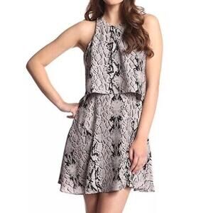 Parker 100% Silk Chelsea Dress Grey Snake Print Size Medium M MSRP $264